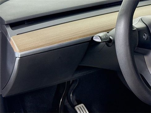 Used 2022 Tesla Model Y Performance image 10