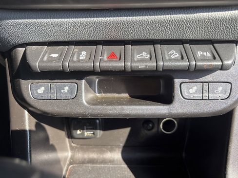 Used 2019 Chevrolet Colorado Z71 w/ LPO, Premium Interior Package image 34