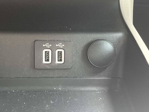 Used 2019 Ford Fusion SE FWD image 35