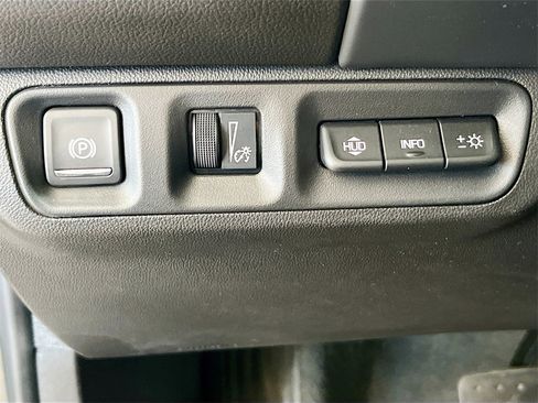 Used 2022 GMC Acadia AT4 w/ Technology Package image 10