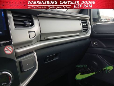 Used 2024 Ford Expedition XLT image 27