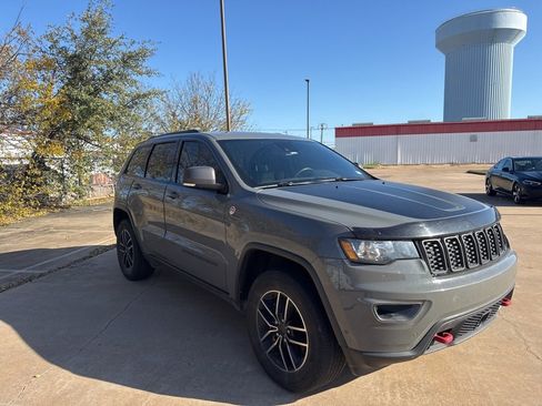 Used 2019 Jeep Grand Cherokee Trailhawk image 3