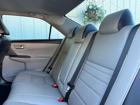 Used 2016 Toyota Camry SE w/ Moonroof Package FWD image 17