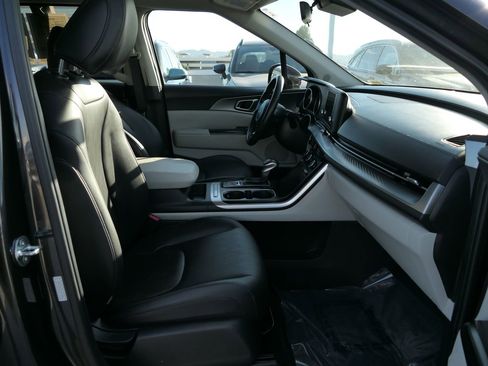 Used 2023 Kia Carnival LX image 28