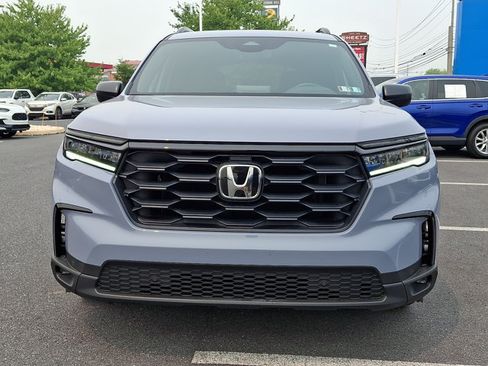 Certified 2025 Honda Pilot Sport image 3