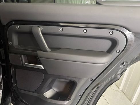 Used 2025 Land Rover Defender 110 V8 AWD/4WD image 18