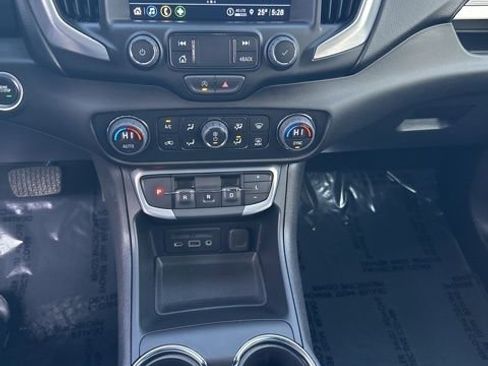 Used 2024 GMC Terrain SLT image 23