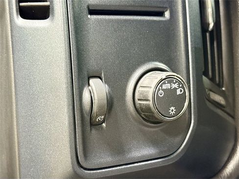 Used 2018 Chevrolet Silverado 1500 Custom w/ Custom Value Package image 12