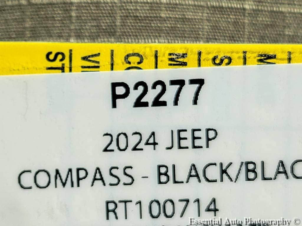 Used 2024 Jeep Compass Latitude AWD/4WD image 31