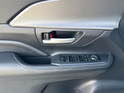 New 2026 Toyota Grand Highlander LE image 13