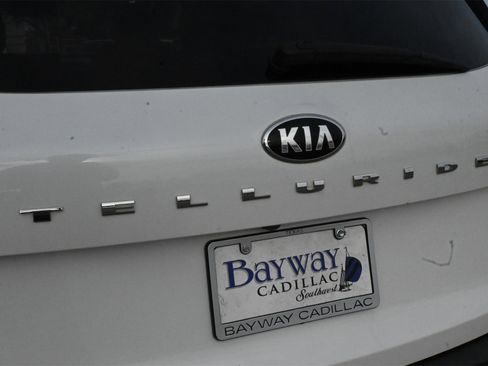 Used 2021 Kia Telluride EX w/ EX Premium Package image 21