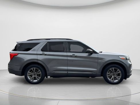 Used 2021 Ford Explorer XLT w/ Equipment Group 202A AWD/4WD image 4