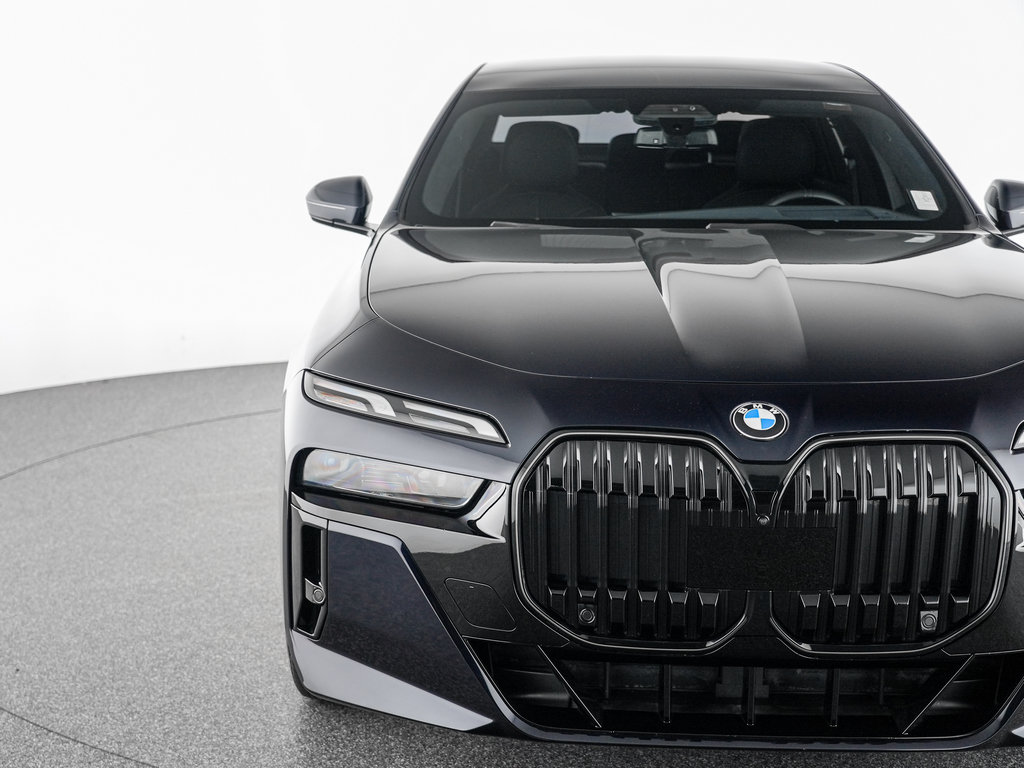Used 2024 BMW 760i xDrive AWD/4WD image 41