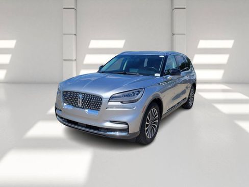 Used 2023 Lincoln Aviator Reserve image 2