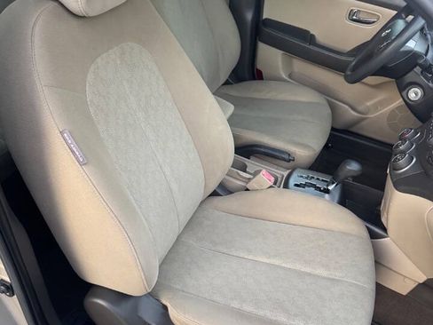 Used 2010 Hyundai Elantra GLS FWD image 13