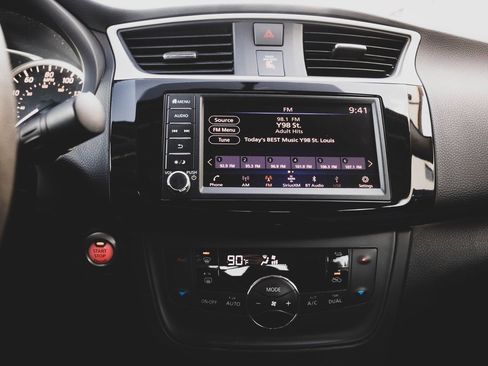 Used 2019 Nissan Sentra SV image 4