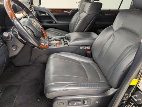 Used 2020 Lexus LX 570 4WD w/ Luxury Package image 5