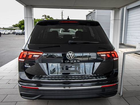 Certified 2024 Volkswagen Tiguan SE FWD image 16