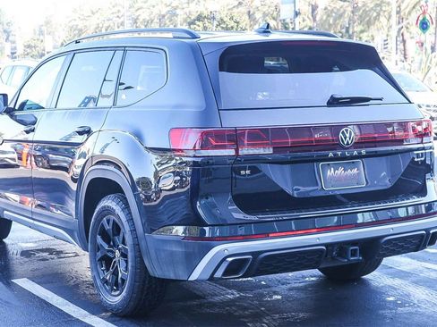 Used 2025 Volkswagen Atlas Peak Edition SE image 7