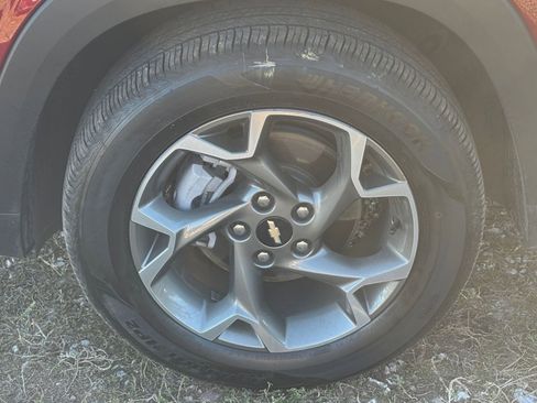 Used 2025 Chevrolet Trax LT w/ LT Convenience Package image 30