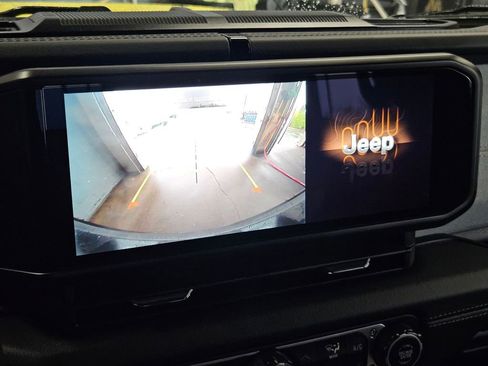 Used 2024 Jeep Wrangler Unlimited Sahara image 21