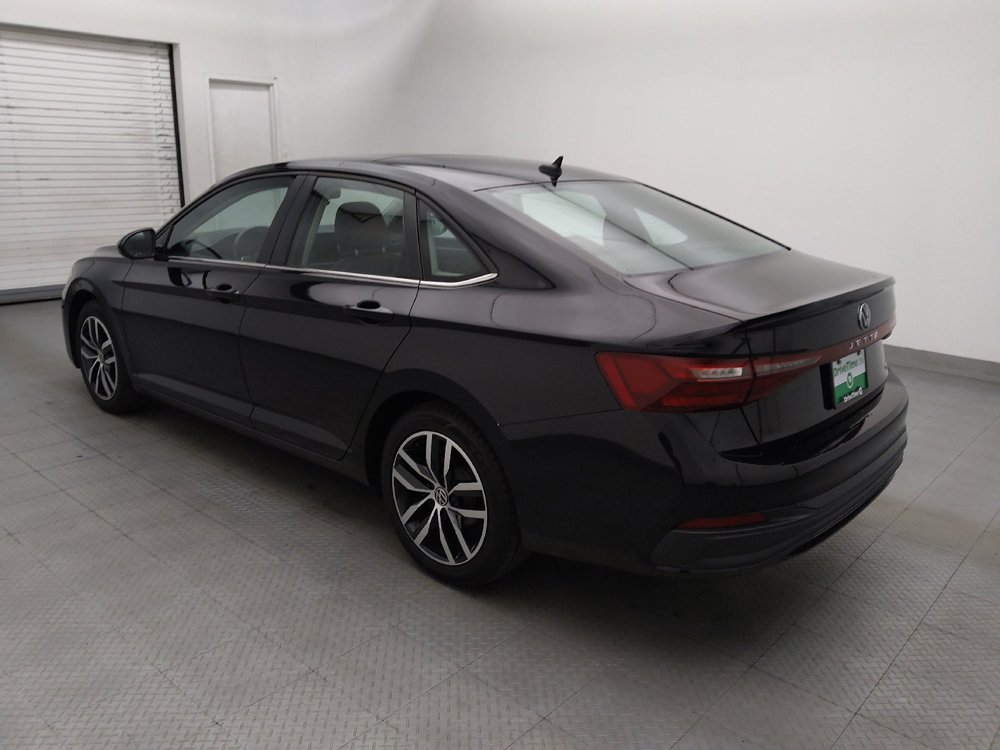 Used 2025 Volkswagen Jetta SE FWD image 3