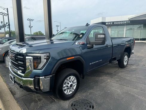 Used 2025 GMC Sierra 2500 Pro RWD image 2