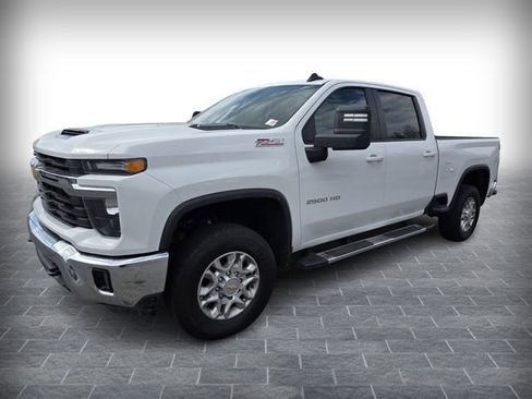 Used 2025 Chevrolet Silverado 2500 LT image 3