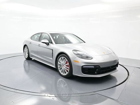 Used 2020 Porsche Panamera GTS image 3