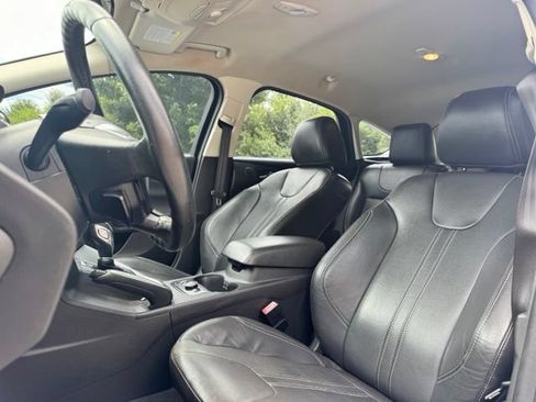 Used 2012 Ford Focus Titanium FWD image 7