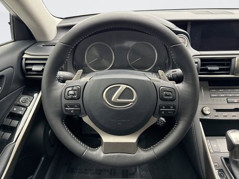Used 2019 Lexus IS 300 AWD image 12