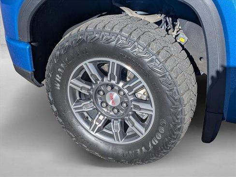 Used 2024 GMC Sierra 1500 AT4 w/ Technology Package image 9