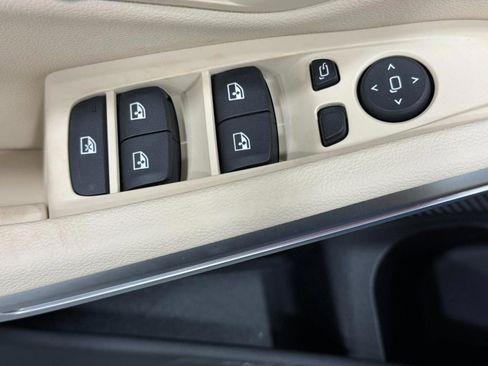 Used 2025 BMW 330i xDrive Sedan w/ Convenience Package image 24