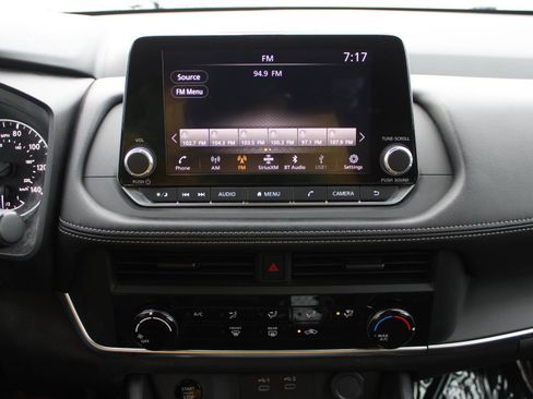 Used 2024 Nissan Rogue S image 13