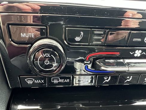 New 2025 Jeep Grand Cherokee L Altitude image 42