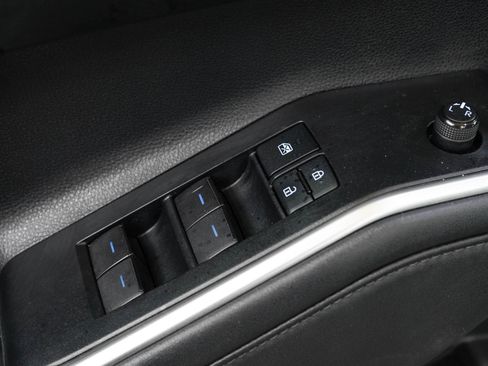 Used 2021 Toyota Highlander XLE AWD/4WD image 23