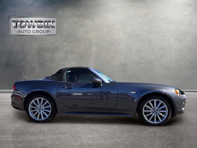 Used 2017 FIAT 124 Spider Lusso RWD image 3