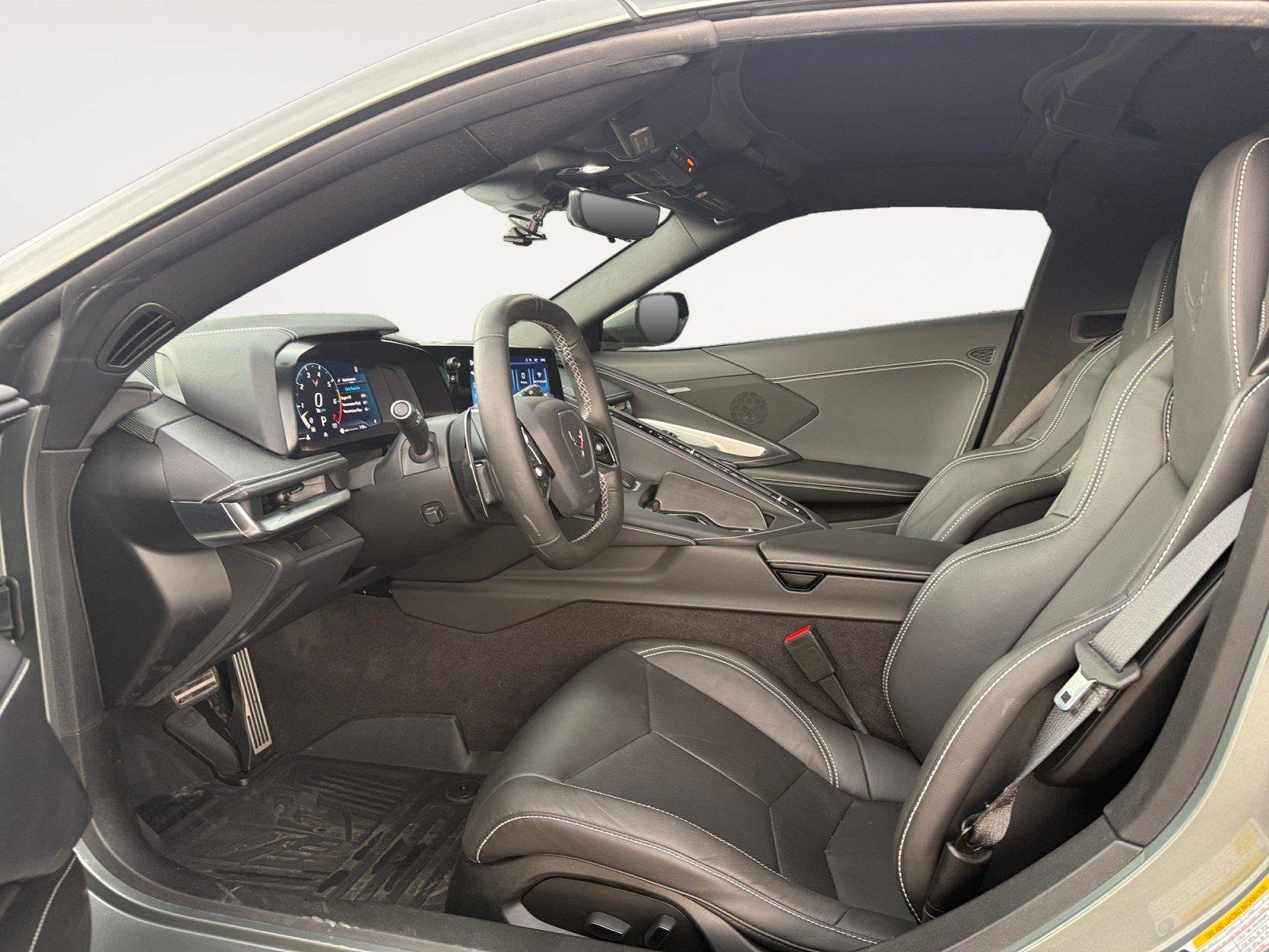 Used 2024 Chevrolet Corvette Stingray Coupe RWD image 10