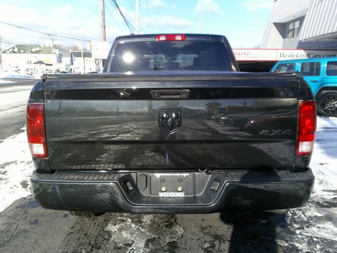 Used 2017 RAM 1500 Express w/ Black Ram 1500 Express Group image 4