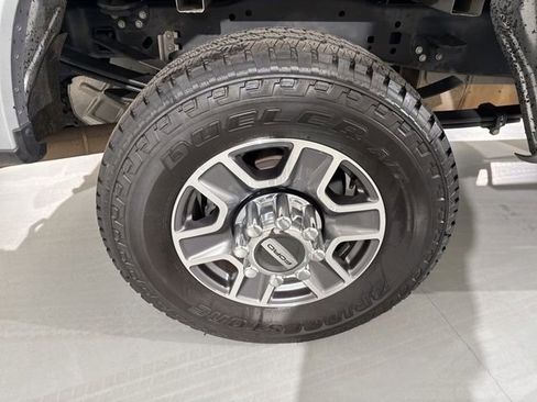 Used 2024 Ford F250 Lariat w/ FX4 Off-Road Package image 11