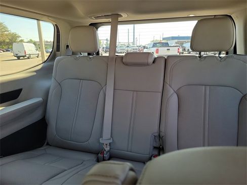 Used 2024 Jeep Wagoneer Series II w/ Premium Group I image 11