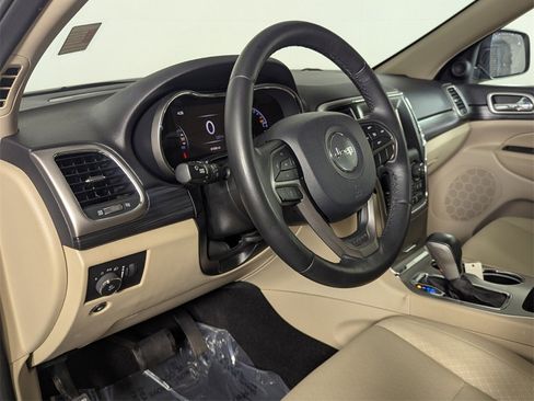 Used 2019 Jeep Grand Cherokee Laredo image 11