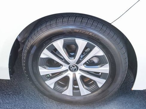 Used 2021 Toyota Corolla LE FWD image 8