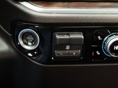 Used 2025 GMC Sierra 1500 SLT image 19