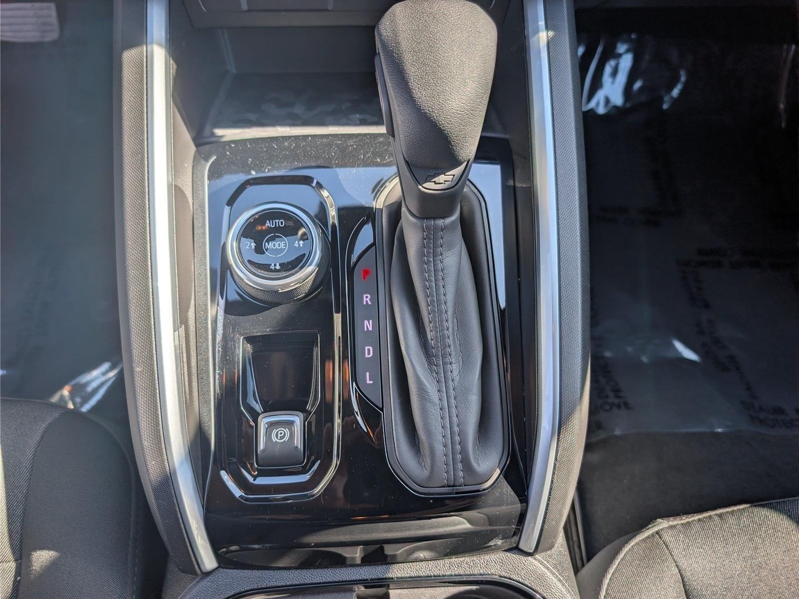 Used 2024 Chevrolet Colorado Trail Boss w/ LPO, Dark Essentials Package AWD/4WD image 25