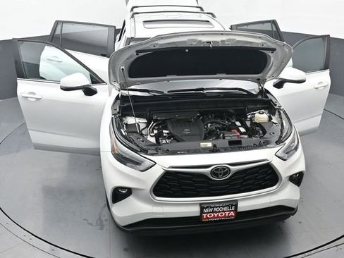 Certified 2023 Toyota Highlander XLE image 63