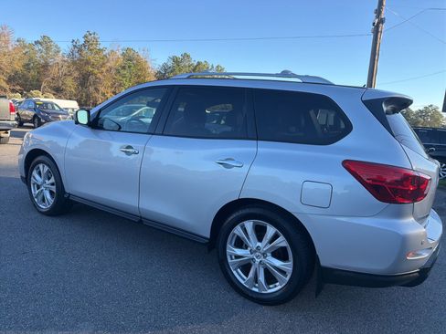 Used 2018 Nissan Pathfinder SL w/ SL Premium Package image 6