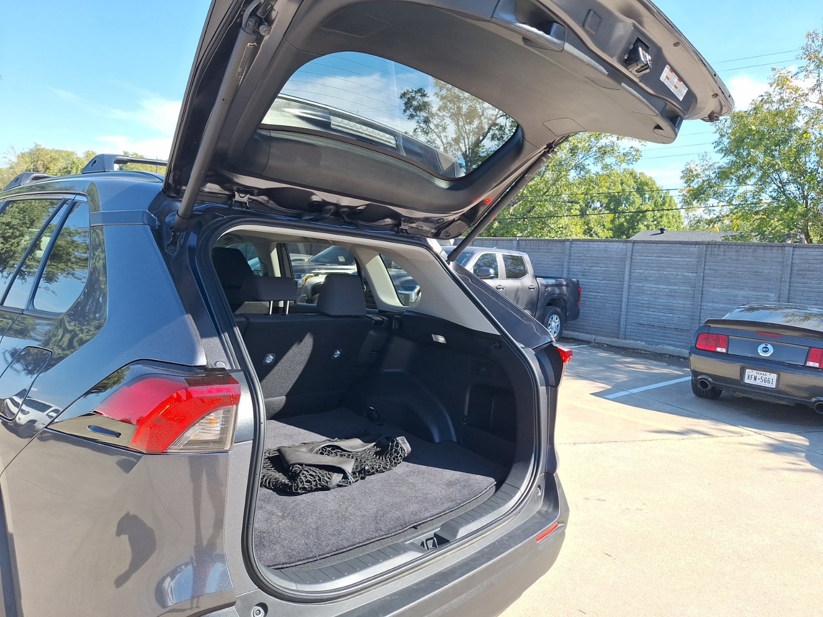 Used 2024 Toyota RAV4 XLE w/ Convenience Package FWD image 35