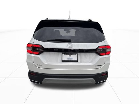 Certified 2025 Honda Pilot Touring image 9
