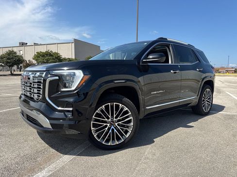 Used 2026 GMC Terrain Denali AWD/4WD image 1